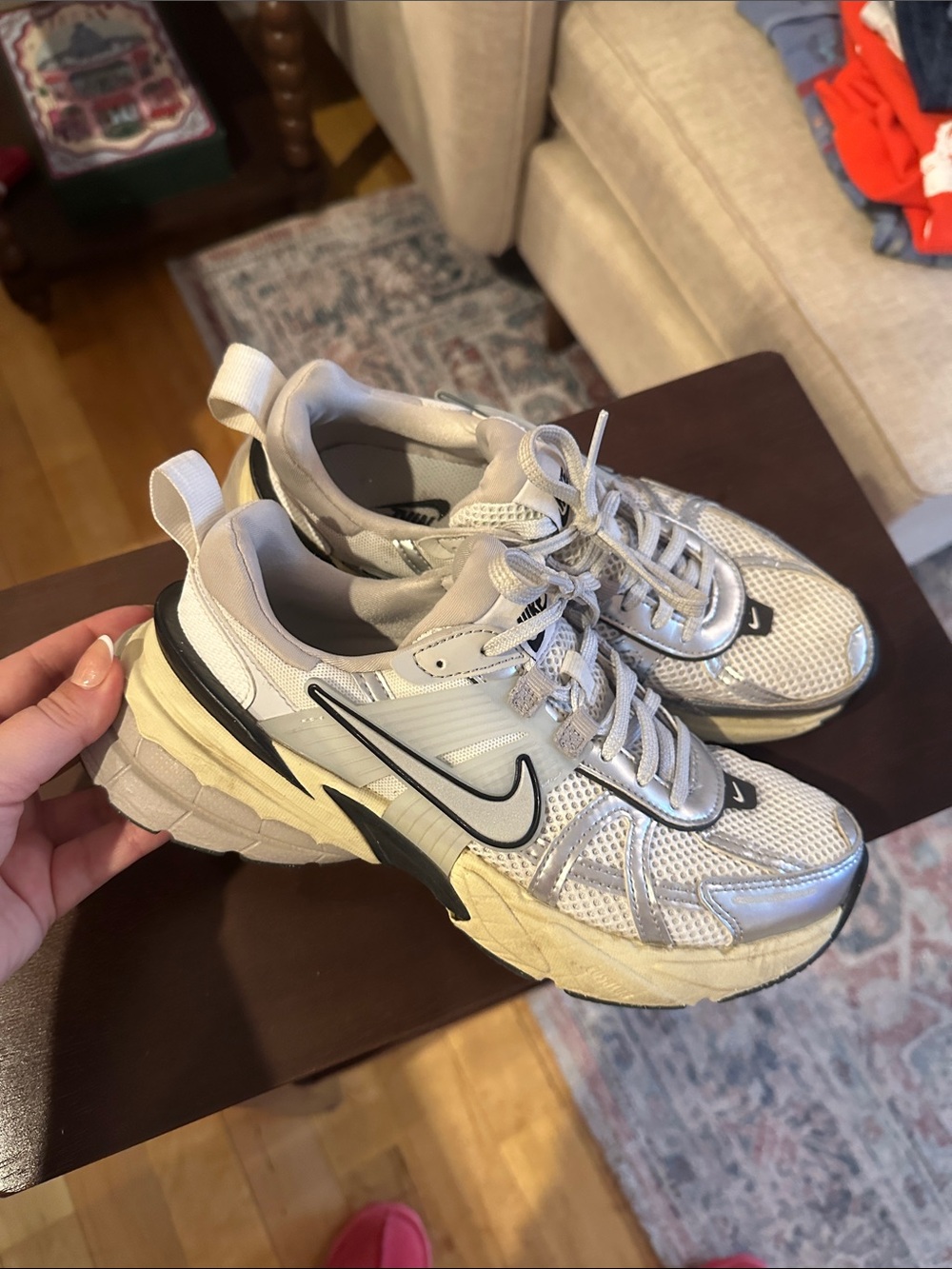 Nike V2K Runner - Picture 2 of 8